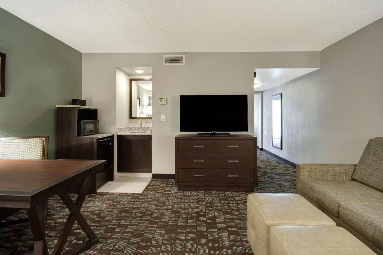 Embassy Suites By Hilton Jacksonville Baymeadows Bagian luar foto