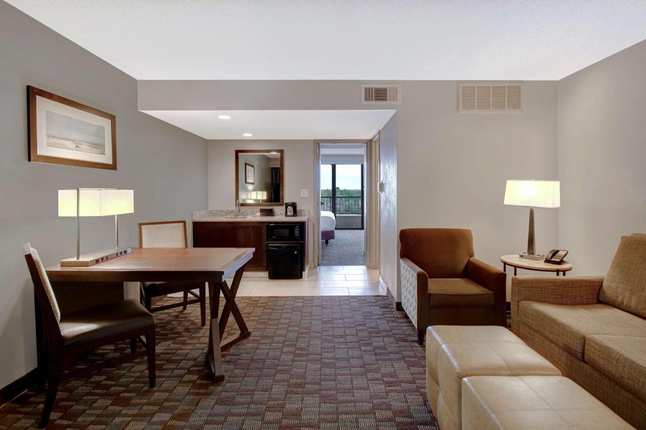 Embassy Suites By Hilton Jacksonville Baymeadows Bagian luar foto