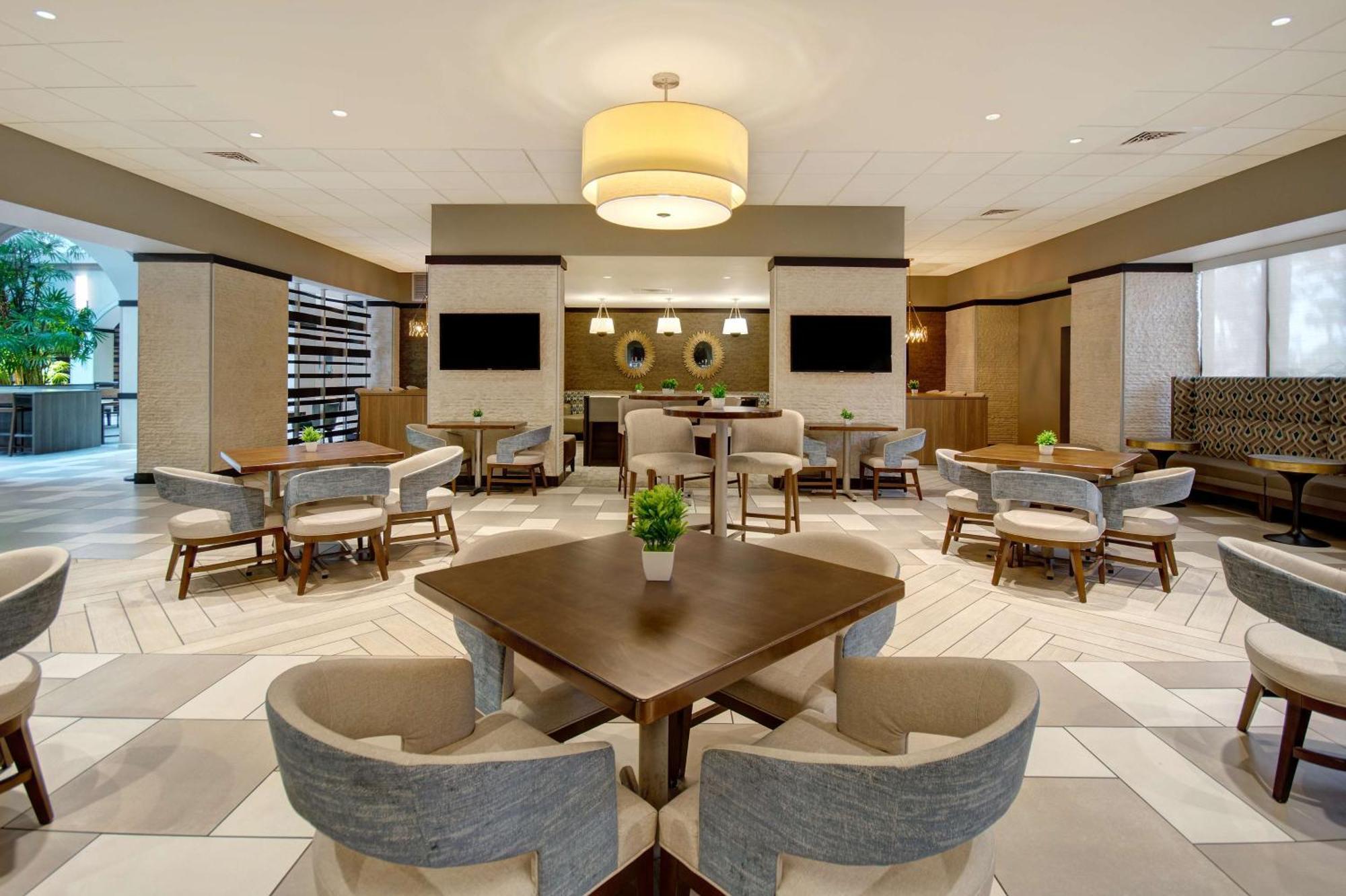 Embassy Suites By Hilton Jacksonville Baymeadows Bagian luar foto