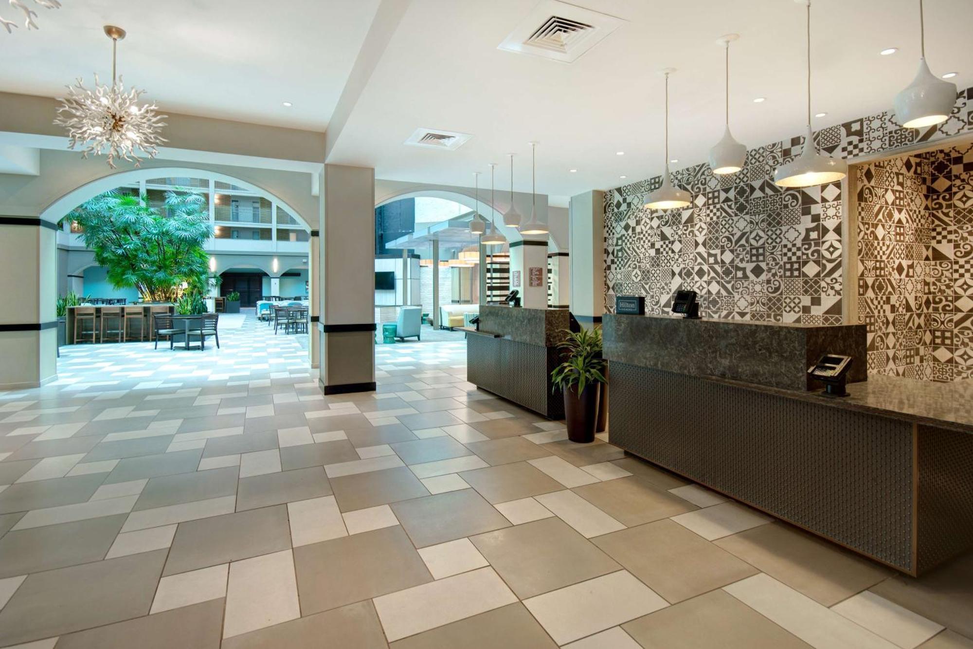 Embassy Suites By Hilton Jacksonville Baymeadows Bagian luar foto