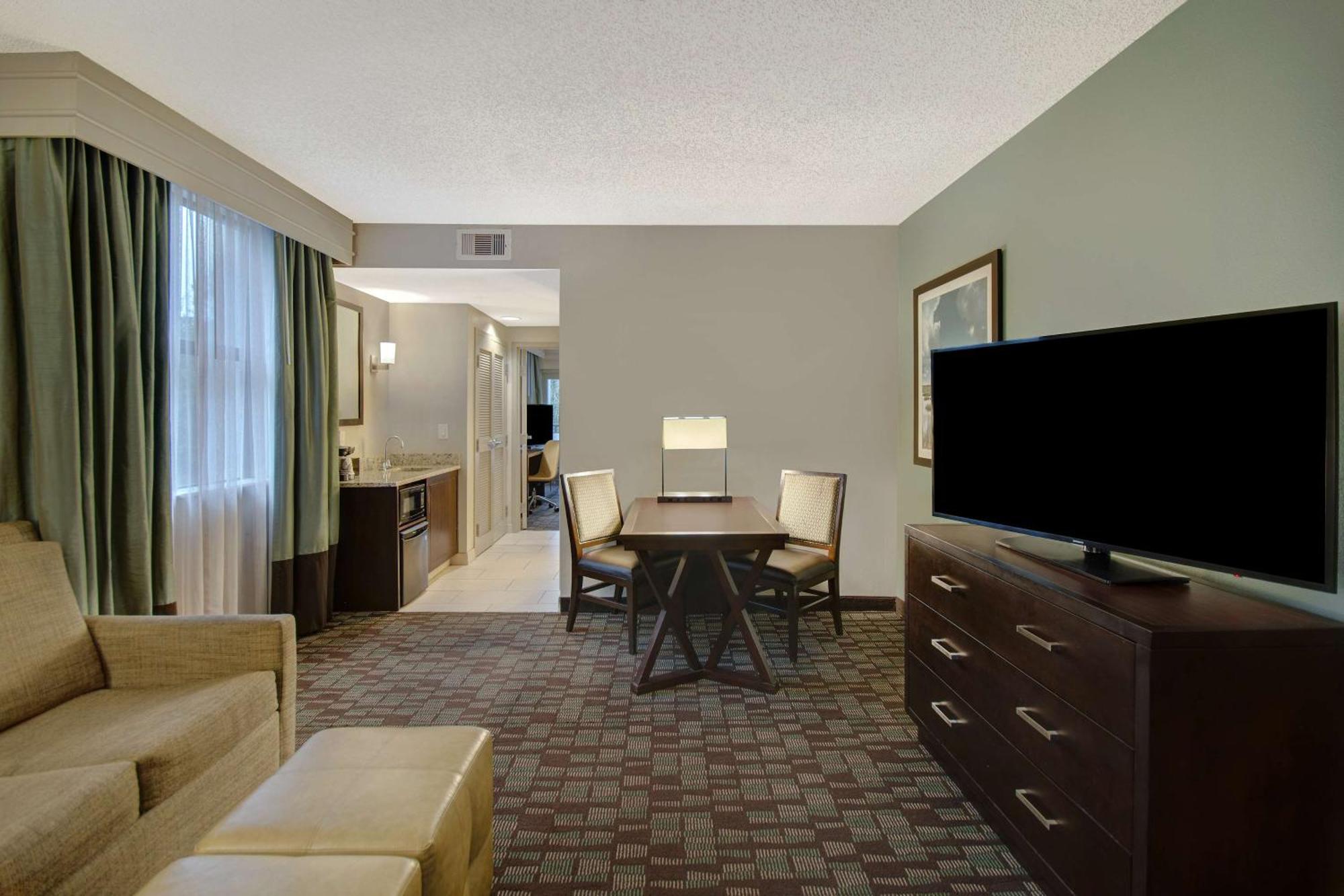 Embassy Suites By Hilton Jacksonville Baymeadows Bagian luar foto