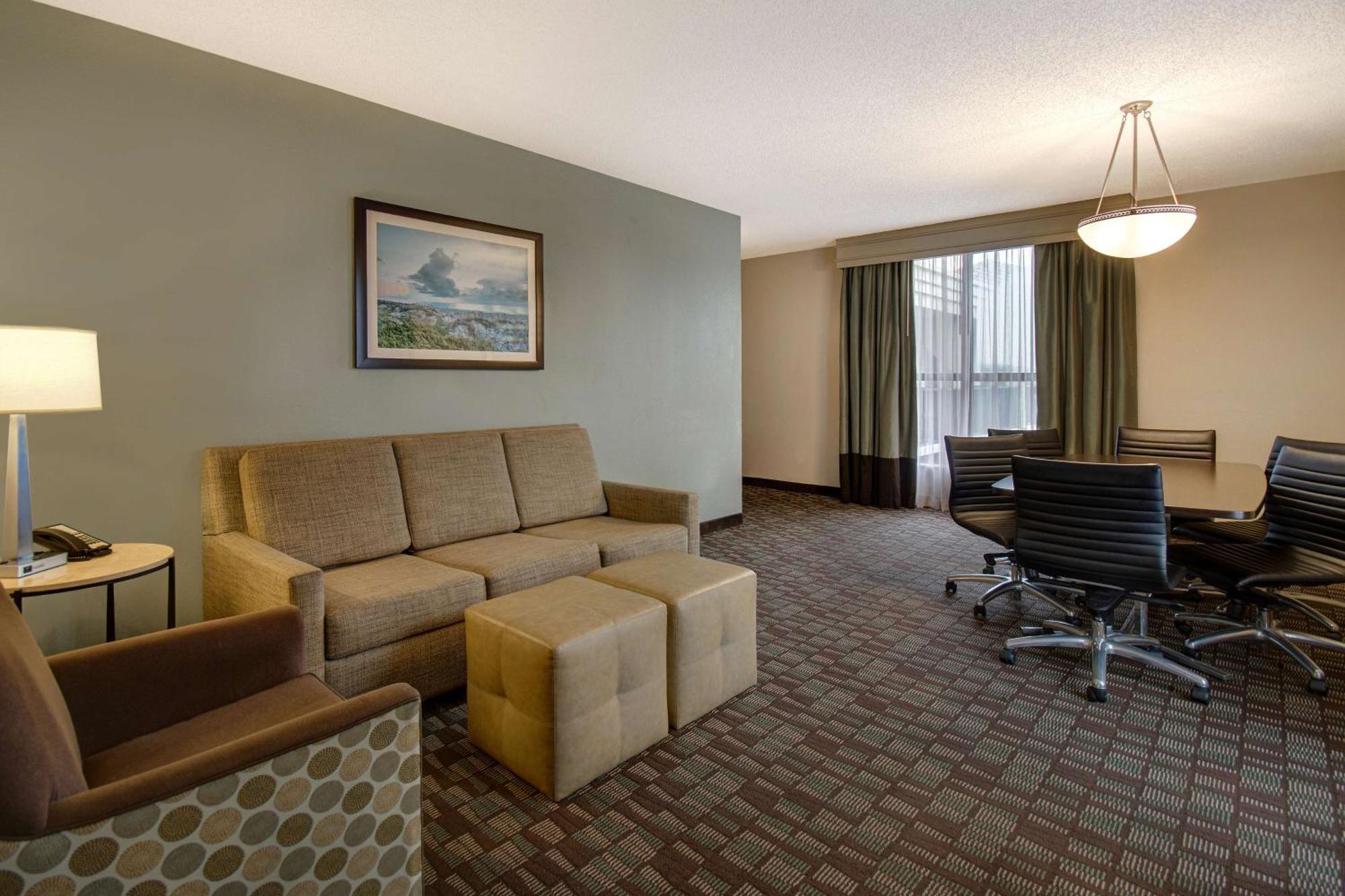 Embassy Suites By Hilton Jacksonville Baymeadows Bagian luar foto